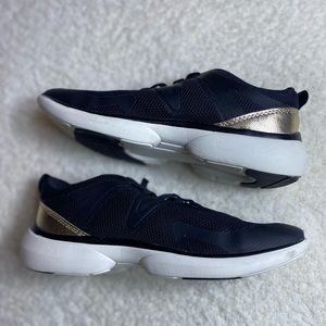 NWOB* Vionic Leyo Sneakers‎ Size 6.5